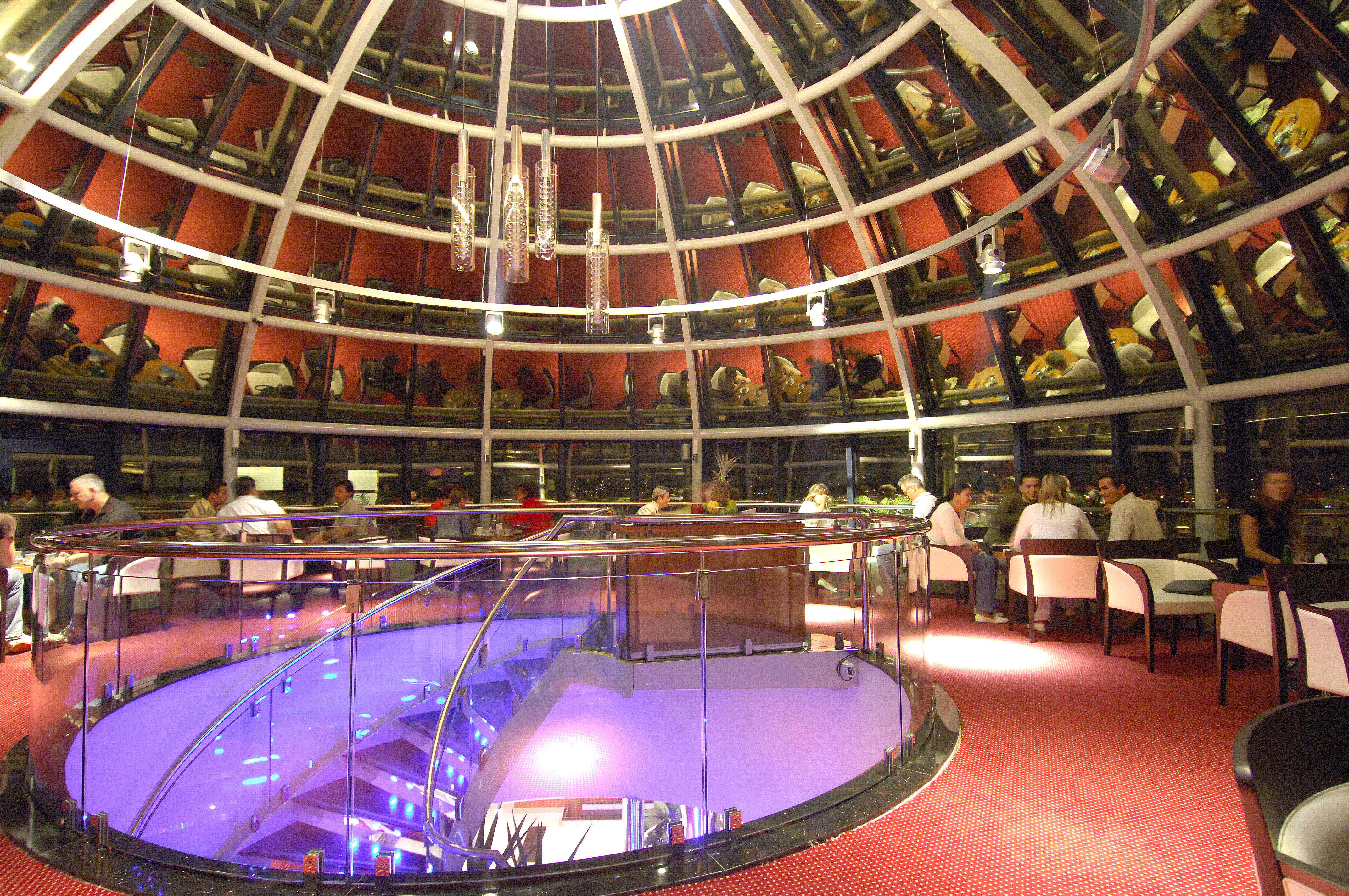 Vertigo bar-by night.jpg